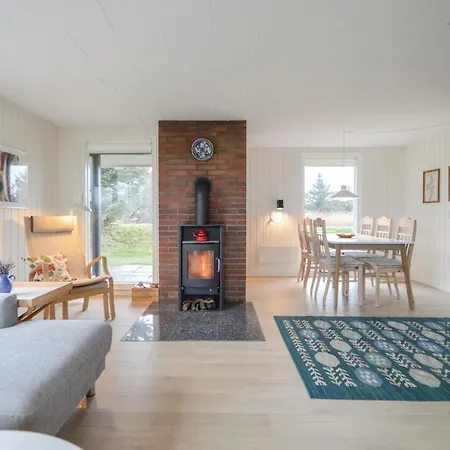 Сasa de vacaciones Three Bedroom Holiday In Romo Ballum